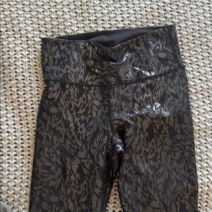 Old navy high rise- Black and Silver Patterned Leggings